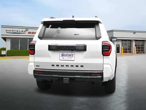 Used 2025 Toyota 4Runner SR5 AWD/4WD image 4