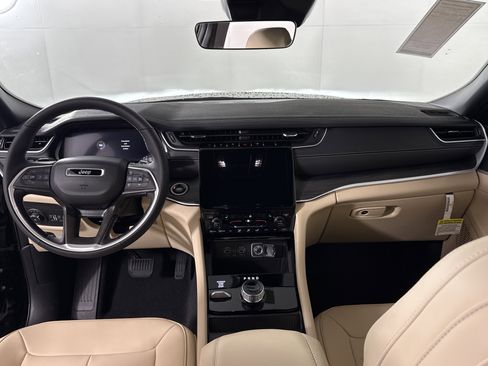 New 2025 Jeep Grand Cherokee L Limited w/ Black Appearance Package image 12