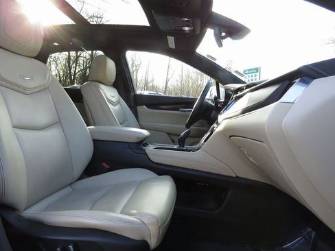 Used 2017 Cadillac XT5 Premium Luxury image 14