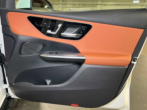 Used 2025 Mercedes-Benz GLC 300 GLC 300 image 10