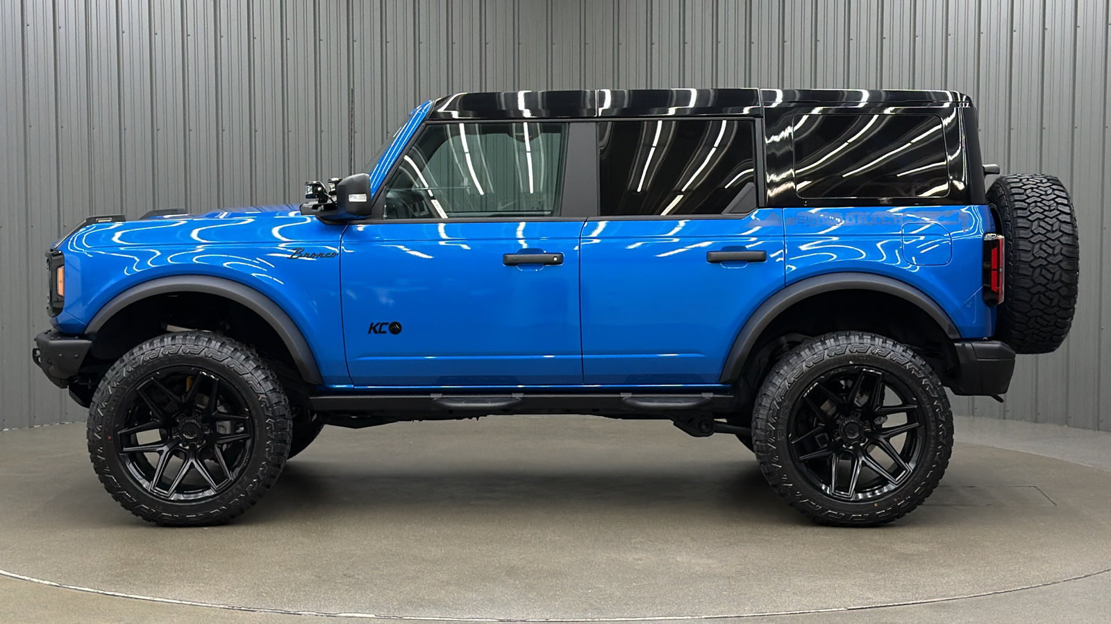 Used 2025 Ford Bronco Badlands AWD/4WD image 2