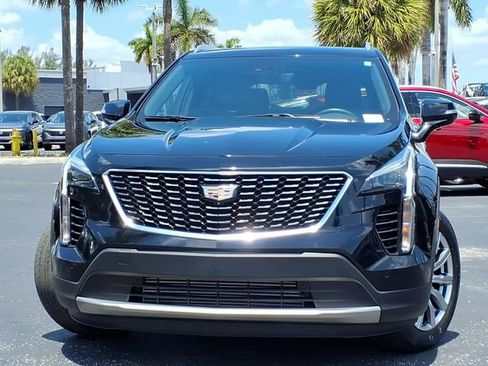 Used 2022 Cadillac XT4 Premium Luxury w/ Enhanced Visibility Package FWD image 2