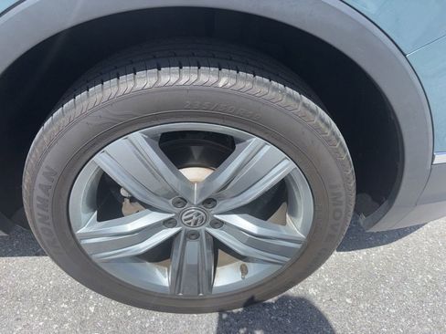 Used 2020 Volkswagen Tiguan SEL FWD image 10