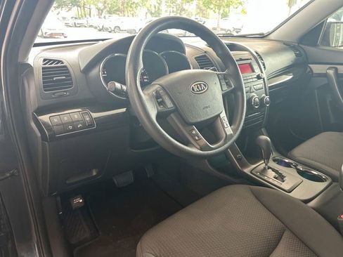 Used 2011 Kia Sorento LX w/ Convenience Pkg FWD image 13