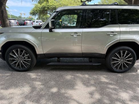 Used 2026 Lexus GX 550 w/ Accessory Package (2T) AWD/4WD image 9