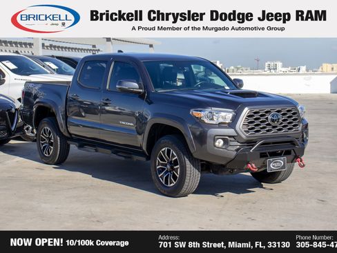 Used 2022 Toyota Tacoma TRD Sport w/ Technology Package image 3