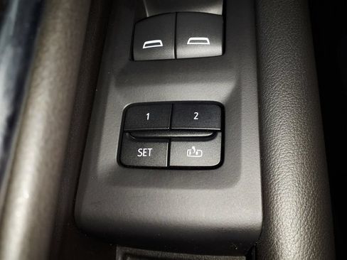 Used 2023 GMC Yukon SLT w/ SLT Luxury Package RWD image 18