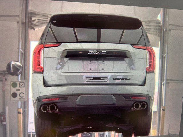 Used 2022 GMC Yukon XL Denali RWD image 12