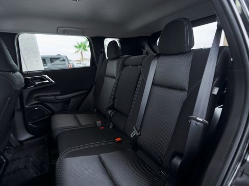 Used 2025 Mitsubishi Outlander ES image 32