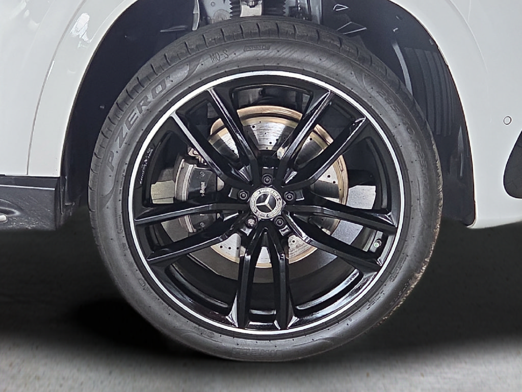 Used 2024 Mercedes-Benz GLS 580 4MATIC image 9