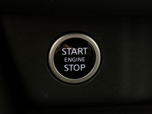 Used 2023 Nissan Rogue SV AWD/4WD image 18