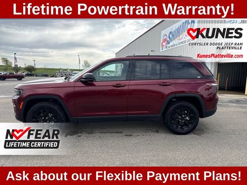 Used 2024 Jeep Grand Cherokee Altitude AWD/4WD image 8