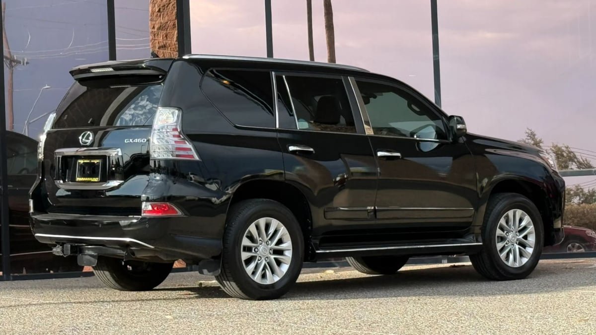 Used 2014 Lexus GX 460 w/ Premium Package AWD/4WD image 12