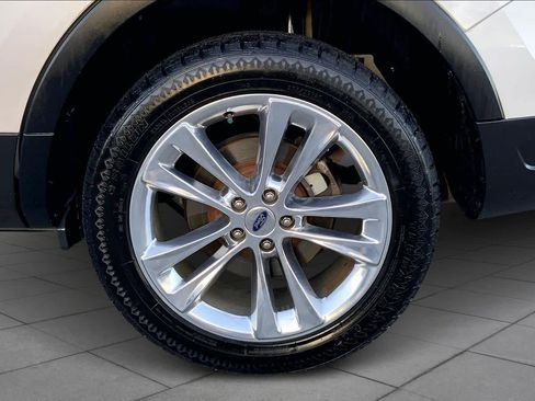 Used 2018 Ford Explorer XLT w/ Equipment Group 202A image 10