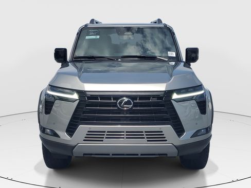 Used 2025 Lexus GX 550 w/ Accessory Package (CT) AWD/4WD image 2