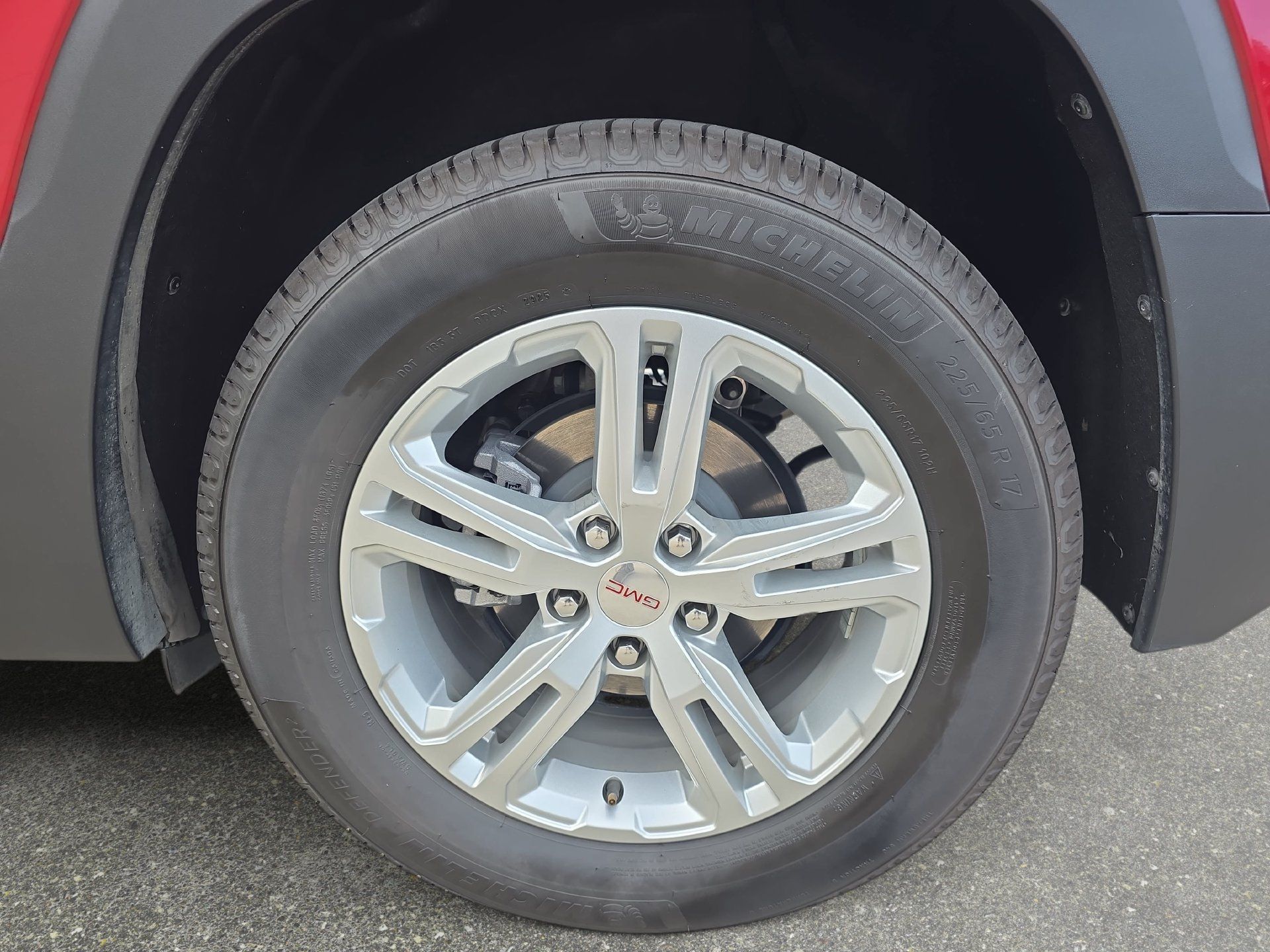 Used 2024 GMC Terrain SLE w/ Driver Convenience Package FWD image 30