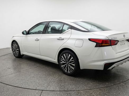 Used 2025 Nissan Altima 2.5 SV FWD image 6