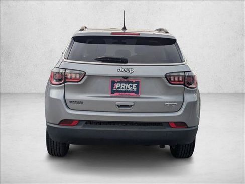 Used 2022 Jeep Compass Latitude FWD image 7