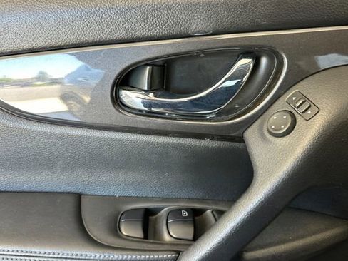 Used 2020 Nissan Rogue SV AWD/4WD image 12