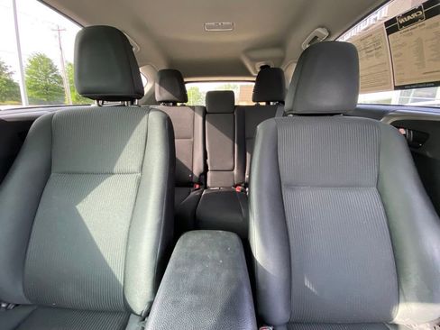 Used 2018 Toyota RAV4 LE FWD image 30