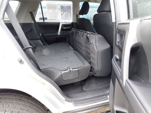 Used 2020 Toyota 4Runner SR5 AWD/4WD image 25