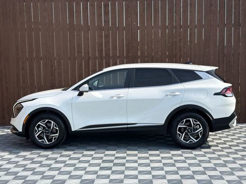 Used 2025 Kia Sportage LX FWD image 12