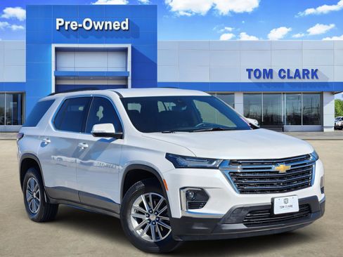 Certified 2023 Chevrolet Traverse LT w/ Rear Camera Mirror Package image 1