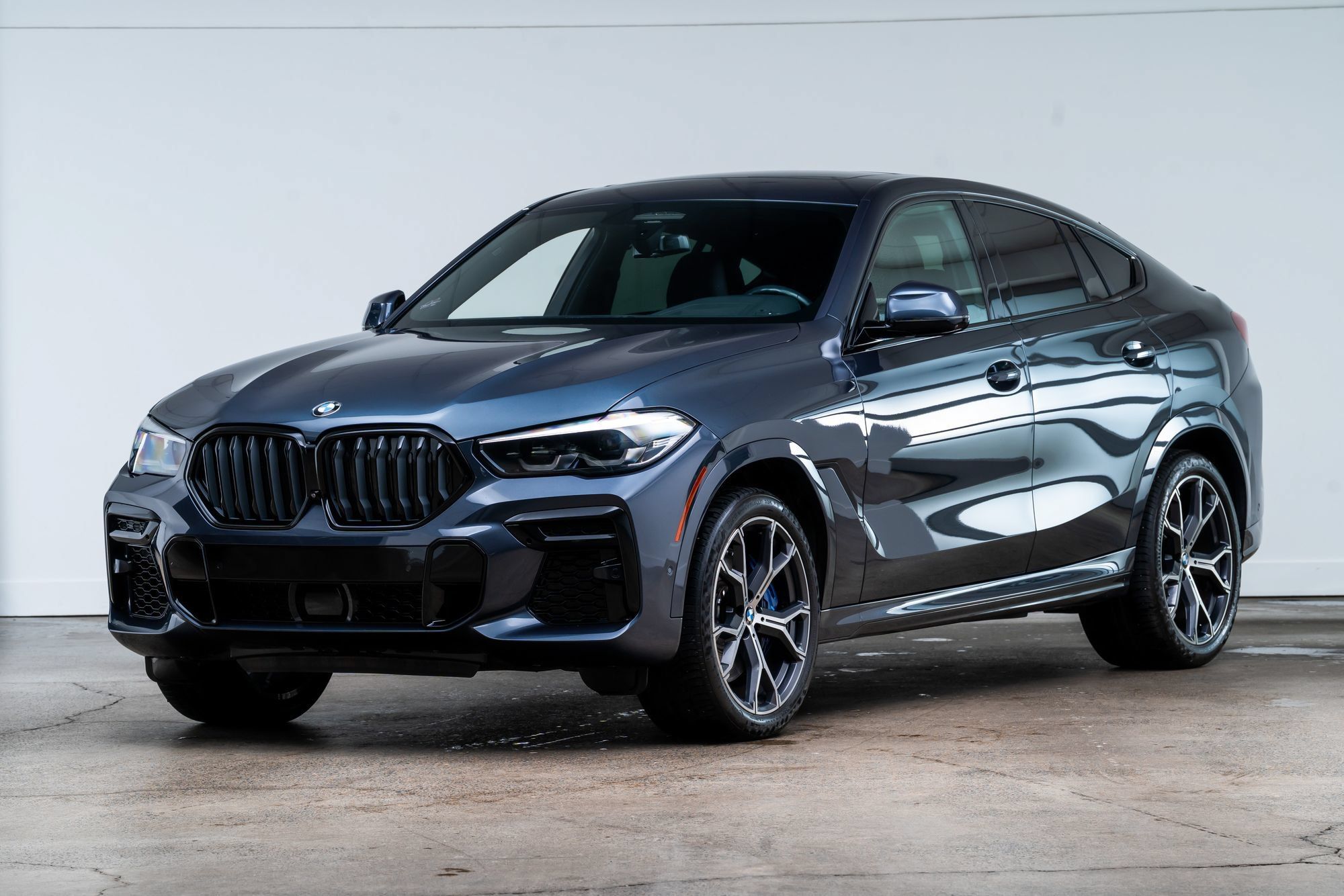 Used 2022 BMW X6 M50i AWD/4WD image 3