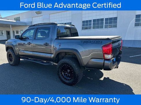 Used 2017 Toyota Tacoma TRD Off-Road w/ Premium & Technology Package AWD/4WD image 5
