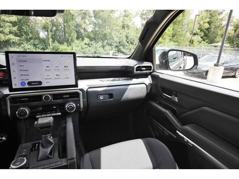 Used 2025 Toyota Tacoma TRD Sport AWD/4WD image 8