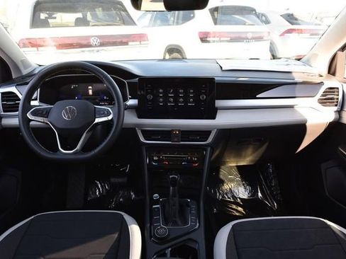 New 2025 Volkswagen Taos SE image 7