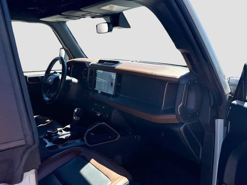 Used 2024 Ford Bronco Outer Banks AWD/4WD image 30