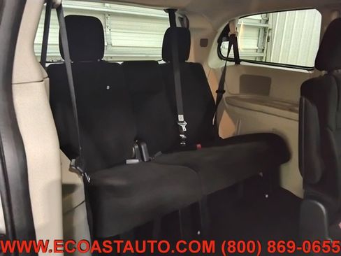 Used 2012 Dodge Grand Caravan SXT image 17