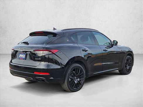 Used 2021 Maserati Levante image 5