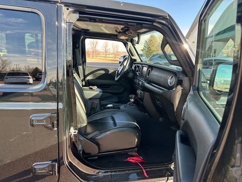 Used 2022 Jeep Wrangler Unlimited Sahara image 28