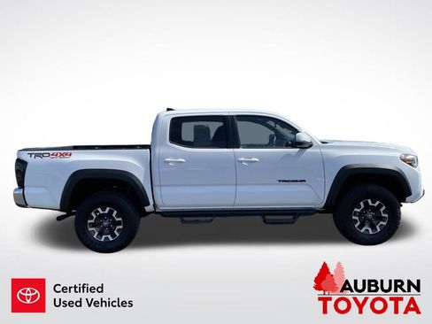 Certified 2022 Toyota Tacoma TRD Off-Road AWD/4WD image 9
