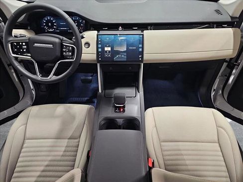 New 2025 Land Rover Discovery Sport S image 9