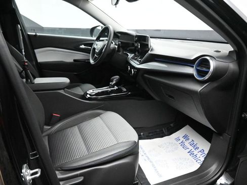 Used 2025 Chevrolet Trax LT image 19