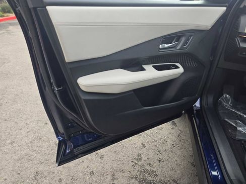 Used 2024 Nissan Ariya FWD image 23