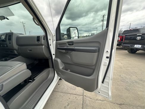 Used 2019 Nissan NV 3500 SL w/ Navigation Package RWD image 13
