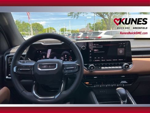 Used 2026 GMC Canyon AT4 w/ Technology Plus Package AWD/4WD image 17