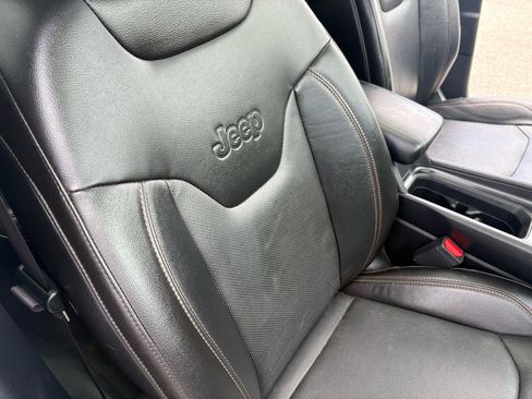 Used 2022 Jeep Compass Latitude w/ Sun and Sound Group AWD/4WD image 46