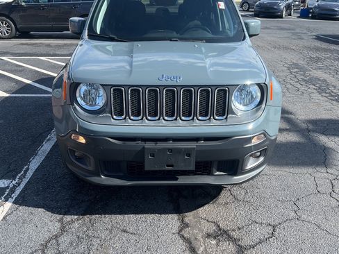 Used 2018 Jeep Renegade Latitude w/ Cold Weather Group image 9