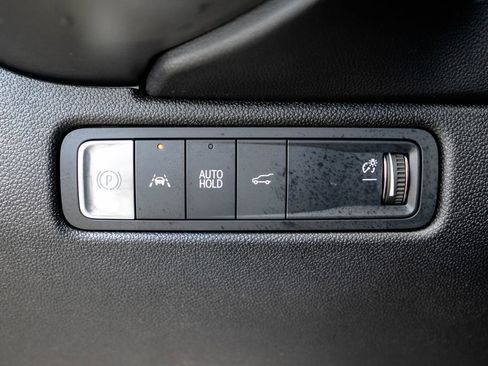 Certified 2024 Chevrolet Equinox EV RS FWD image 21