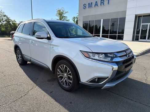 Used 2016 Mitsubishi Outlander GT AWD/4WD image 2