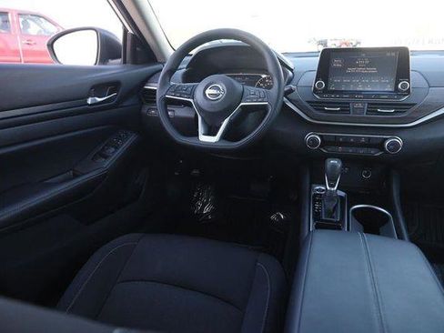 Used 2024 Nissan Altima 2.5 SV image 22