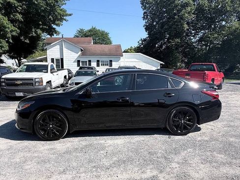 Used 2017 Nissan Altima 2.5 SR w/ Midnight Edition Package FWD image 2