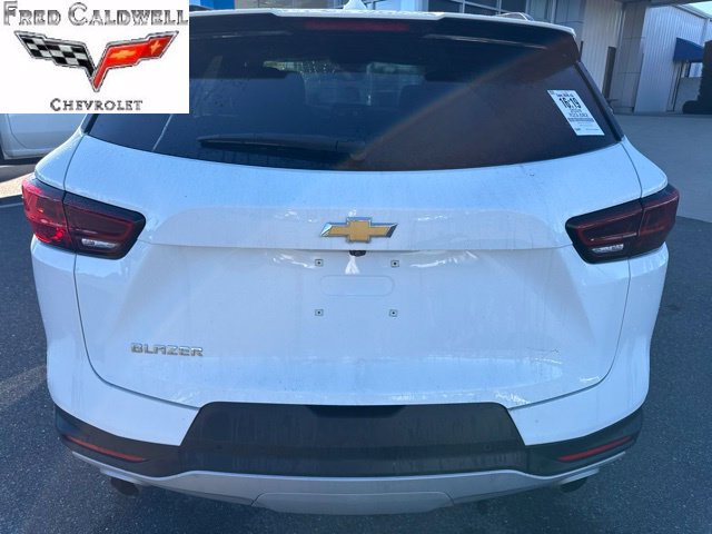 Used 2024 Chevrolet Blazer LT w/ Convenience Package FWD image 5