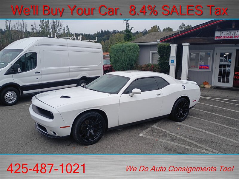 Used 2019 Dodge Challenger SXT RWD image 1
