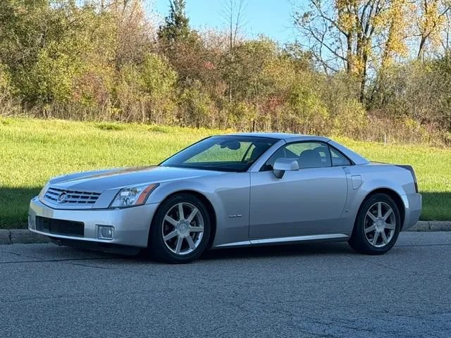 Used 2007 Cadillac XLR RWD image 10